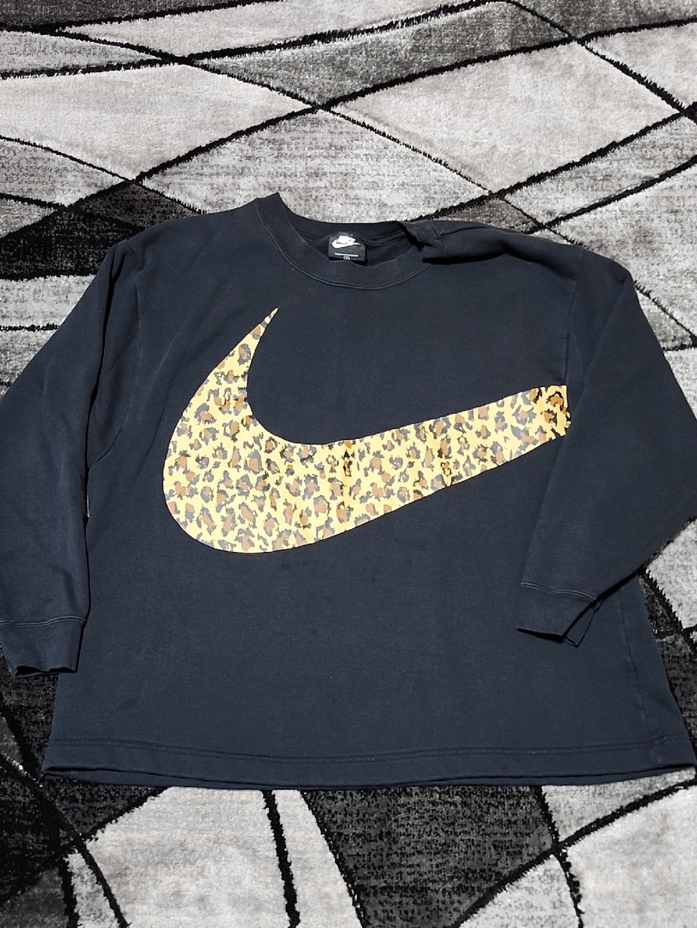 NIKE 2019 BLACK CREW-NECK WRAP-AROUND LEOPARD PRINT SWOOSH SWEATSHIRT